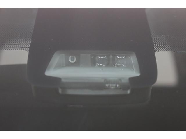 シエンタ ハイブリッドＧ　３列シート　両側電動スライドドア　トヨタセーフティセンス　ＴＲＤフルエアロ　純正１６インチＡＷ　シートヒーター　スマートエントリー　ＬＥＤヘッドライト　ストラーダナビ　ＢＴ接続　Ｂカメラ　禁煙　ＥＴＣ（7枚目）