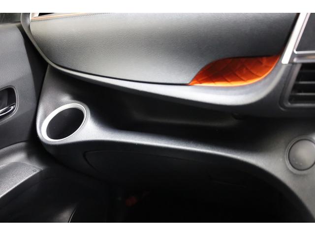 シエンタ ハイブリッドＧ　３列シート　両側電動スライドドア　トヨタセーフティセンス　ＴＲＤフルエアロ　純正１６インチＡＷ　シートヒーター　スマートエントリー　ＬＥＤヘッドライト　ストラーダナビ　ＢＴ接続　Ｂカメラ　禁煙　ＥＴＣ（46枚目）