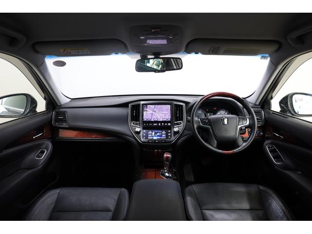 クラウンマジェスタ Fバージョン 本革シート アドバンストパッケージ 純正18インチAW 純正8型HDDナビ Bカメラ 禁煙車 メモリー付パワーシート シートエアコン 電動リアサンシェード 後席サンシェード イージークローザー ETC(4枚目)