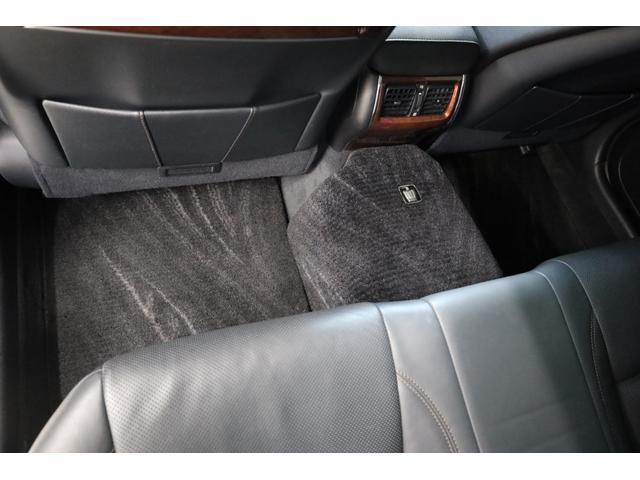 クラウンマジェスタ Fバージョン 本革シート アドバンストパッケージ 純正18インチAW 純正8型HDDナビ Bカメラ 禁煙車 メモリー付パワーシート シートエアコン 電動リアサンシェード 後席サンシェード イージークローザー ETC(73枚目)