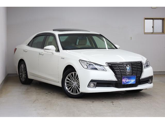 クラウンハイブリッド ロイヤルサルーン　電動サンルーフ　本革シート　トヨタプレミアムサウンド　純正８型ＨＤＤナビ　全方位カメラ　クリアランスソナー　禁煙車　前席パワーシート　シートクーラー　シート＆ステアリングヒーター　純正１７インチＡＷ（2枚目）