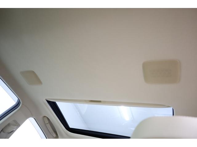 クラウンハイブリッド ロイヤルサルーン　電動サンルーフ　本革シート　トヨタプレミアムサウンド　純正８型ＨＤＤナビ　全方位カメラ　クリアランスソナー　禁煙車　前席パワーシート　シートクーラー　シート＆ステアリングヒーター　純正１７インチＡＷ（6枚目）