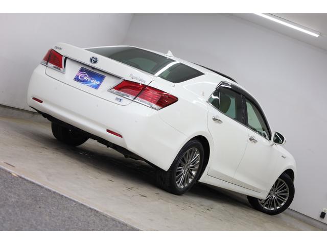 クラウンハイブリッド ロイヤルサルーン　電動サンルーフ　本革シート　トヨタプレミアムサウンド　純正８型ＨＤＤナビ　全方位カメラ　クリアランスソナー　禁煙車　前席パワーシート　シートクーラー　シート＆ステアリングヒーター　純正１７インチＡＷ（12枚目）