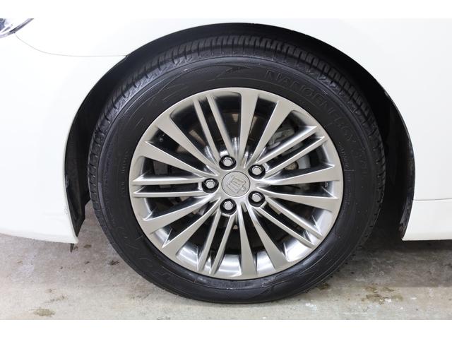 クラウンハイブリッド ロイヤルサルーン　電動サンルーフ　本革シート　トヨタプレミアムサウンド　純正８型ＨＤＤナビ　全方位カメラ　クリアランスソナー　禁煙車　前席パワーシート　シートクーラー　シート＆ステアリングヒーター　純正１７インチＡＷ（14枚目）