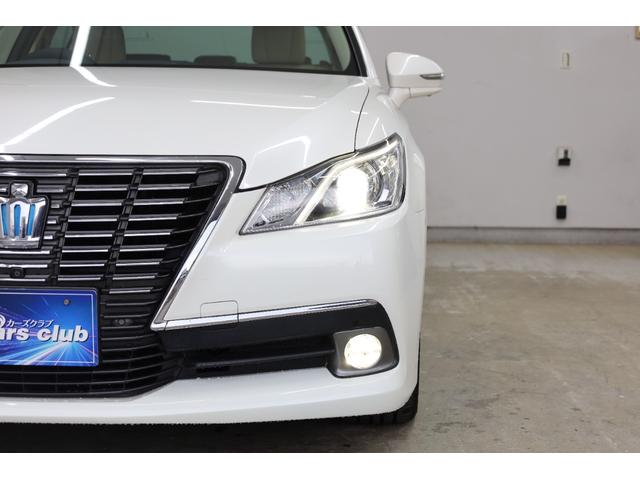 クラウンハイブリッド ロイヤルサルーン　電動サンルーフ　本革シート　トヨタプレミアムサウンド　純正８型ＨＤＤナビ　全方位カメラ　クリアランスソナー　禁煙車　前席パワーシート　シートクーラー　シート＆ステアリングヒーター　純正１７インチＡＷ（29枚目）