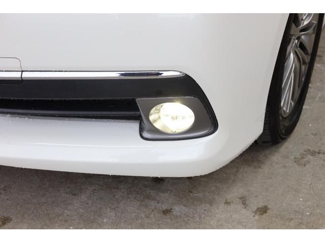 クラウンハイブリッド ロイヤルサルーン　電動サンルーフ　本革シート　トヨタプレミアムサウンド　純正８型ＨＤＤナビ　全方位カメラ　クリアランスソナー　禁煙車　前席パワーシート　シートクーラー　シート＆ステアリングヒーター　純正１７インチＡＷ（33枚目）