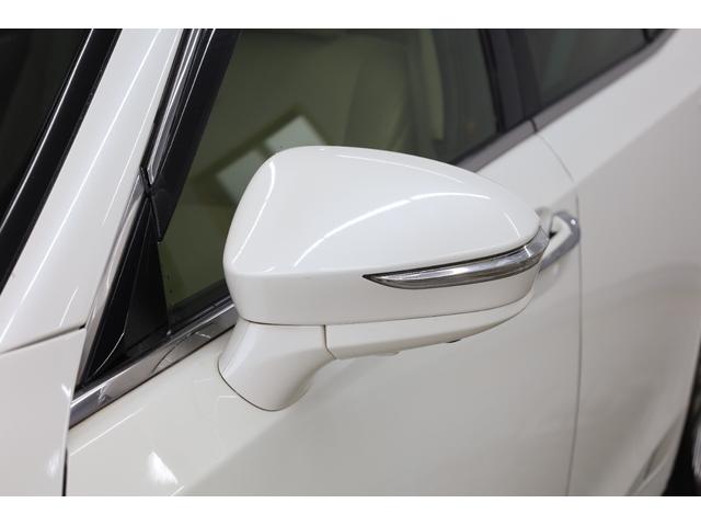 クラウンハイブリッド ロイヤルサルーン　電動サンルーフ　本革シート　トヨタプレミアムサウンド　純正８型ＨＤＤナビ　全方位カメラ　クリアランスソナー　禁煙車　前席パワーシート　シートクーラー　シート＆ステアリングヒーター　純正１７インチＡＷ（35枚目）