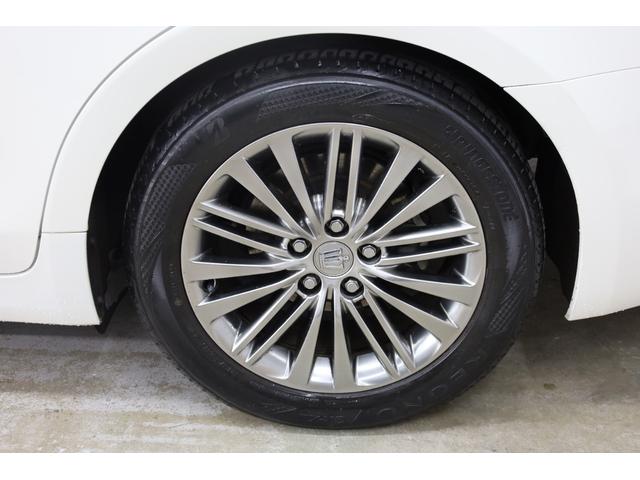 クラウンハイブリッド ロイヤルサルーン　電動サンルーフ　本革シート　トヨタプレミアムサウンド　純正８型ＨＤＤナビ　全方位カメラ　クリアランスソナー　禁煙車　前席パワーシート　シートクーラー　シート＆ステアリングヒーター　純正１７インチＡＷ（37枚目）