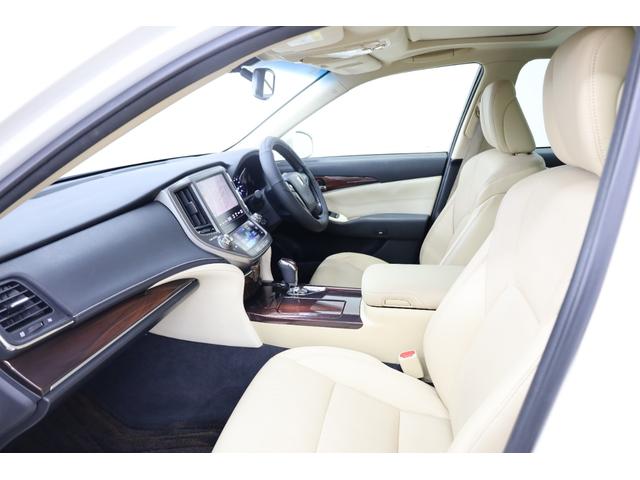 クラウンハイブリッド ロイヤルサルーン　電動サンルーフ　本革シート　トヨタプレミアムサウンド　純正８型ＨＤＤナビ　全方位カメラ　クリアランスソナー　禁煙車　前席パワーシート　シートクーラー　シート＆ステアリングヒーター　純正１７インチＡＷ（40枚目）