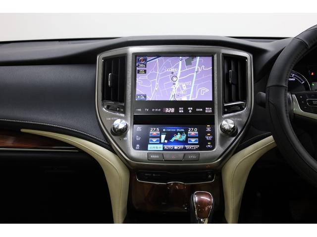 クラウンハイブリッド ロイヤルサルーン　電動サンルーフ　本革シート　トヨタプレミアムサウンド　純正８型ＨＤＤナビ　全方位カメラ　クリアランスソナー　禁煙車　前席パワーシート　シートクーラー　シート＆ステアリングヒーター　純正１７インチＡＷ（44枚目）