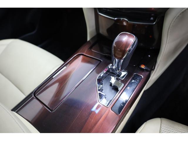 クラウンハイブリッド ロイヤルサルーン　電動サンルーフ　本革シート　トヨタプレミアムサウンド　純正８型ＨＤＤナビ　全方位カメラ　クリアランスソナー　禁煙車　前席パワーシート　シートクーラー　シート＆ステアリングヒーター　純正１７インチＡＷ（52枚目）