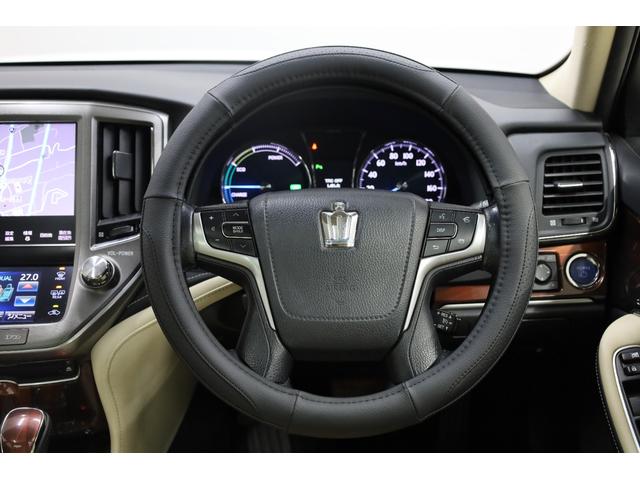 クラウンハイブリッド ロイヤルサルーン　電動サンルーフ　本革シート　トヨタプレミアムサウンド　純正８型ＨＤＤナビ　全方位カメラ　クリアランスソナー　禁煙車　前席パワーシート　シートクーラー　シート＆ステアリングヒーター　純正１７インチＡＷ（55枚目）