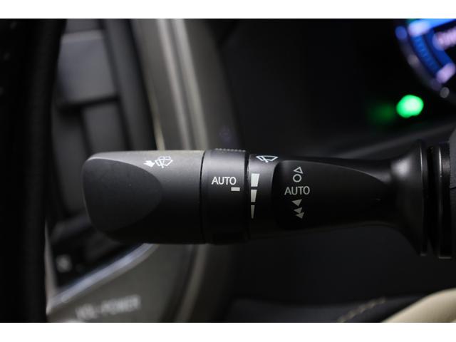 クラウンハイブリッド ロイヤルサルーン　電動サンルーフ　本革シート　トヨタプレミアムサウンド　純正８型ＨＤＤナビ　全方位カメラ　クリアランスソナー　禁煙車　前席パワーシート　シートクーラー　シート＆ステアリングヒーター　純正１７インチＡＷ（58枚目）