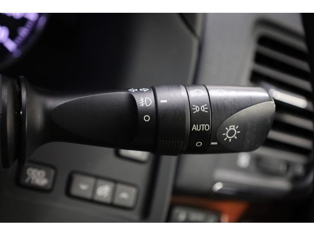 クラウンハイブリッド ロイヤルサルーン　電動サンルーフ　本革シート　トヨタプレミアムサウンド　純正８型ＨＤＤナビ　全方位カメラ　クリアランスソナー　禁煙車　前席パワーシート　シートクーラー　シート＆ステアリングヒーター　純正１７インチＡＷ（59枚目）