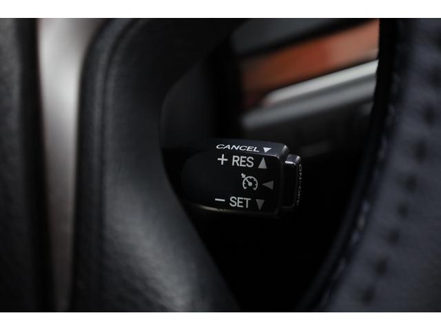 クラウンハイブリッド ロイヤルサルーン　電動サンルーフ　本革シート　トヨタプレミアムサウンド　純正８型ＨＤＤナビ　全方位カメラ　クリアランスソナー　禁煙車　前席パワーシート　シートクーラー　シート＆ステアリングヒーター　純正１７インチＡＷ（60枚目）