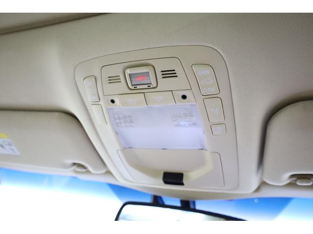 クラウンハイブリッド ロイヤルサルーン　電動サンルーフ　本革シート　トヨタプレミアムサウンド　純正８型ＨＤＤナビ　全方位カメラ　クリアランスソナー　禁煙車　前席パワーシート　シートクーラー　シート＆ステアリングヒーター　純正１７インチＡＷ（66枚目）