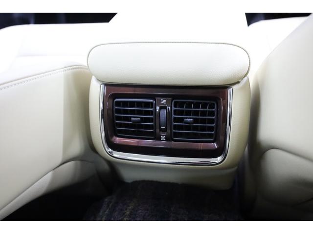 クラウンハイブリッド ロイヤルサルーン　電動サンルーフ　本革シート　トヨタプレミアムサウンド　純正８型ＨＤＤナビ　全方位カメラ　クリアランスソナー　禁煙車　前席パワーシート　シートクーラー　シート＆ステアリングヒーター　純正１７インチＡＷ（73枚目）