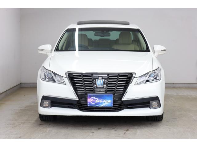 クラウンハイブリッド ロイヤルサルーン　電動サンルーフ　本革シート　トヨタプレミアムサウンド　純正８型ＨＤＤナビ　全方位カメラ　クリアランスソナー　禁煙車　前席パワーシート　シートクーラー　シート＆ステアリングヒーター　純正１７インチＡＷ（79枚目）