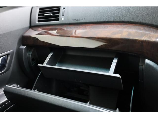 ヴェルファイア ２．４Ｚ　両側電動スライドドア　アルパイン９型ＳＤナビ　アルパイン１０．２型後席モニター　バックカメラ　クリアランスソナー　禁煙車　純正１８インチＡＷ　左右独立ＡＡＣ　リヤＡＡＣ　オットマン　ＥＴＣ　純正マット（45枚目）