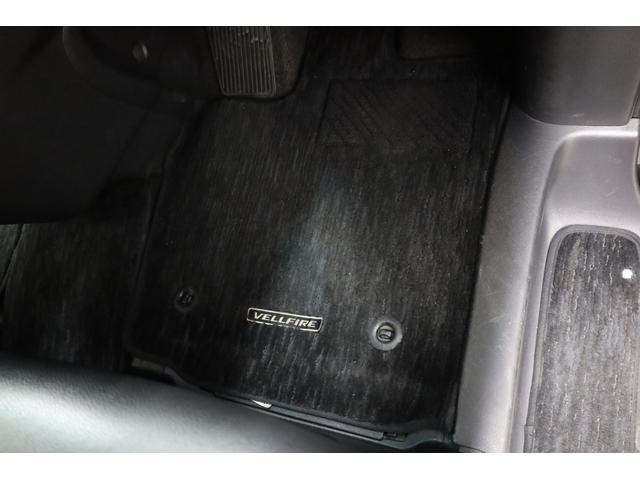 ヴェルファイア ２．４Ｚ　両側電動スライドドア　アルパイン９型ＳＤナビ　アルパイン１０．２型後席モニター　バックカメラ　クリアランスソナー　禁煙車　純正１８インチＡＷ　左右独立ＡＡＣ　リヤＡＡＣ　オットマン　ＥＴＣ　純正マット（71枚目）
