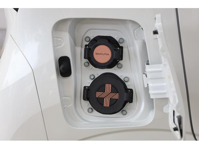 普通充電ポート、急速充電ポートは右側に装備されております。トヨタ・スズキ・ダイハツ・ミツビシ・ニッサン・ホンダ・マツダ・スバル・ＢＭＷ・ルノー・メルセデスベンツ・ランボルギーニ・フェラーリ・ポルシェ