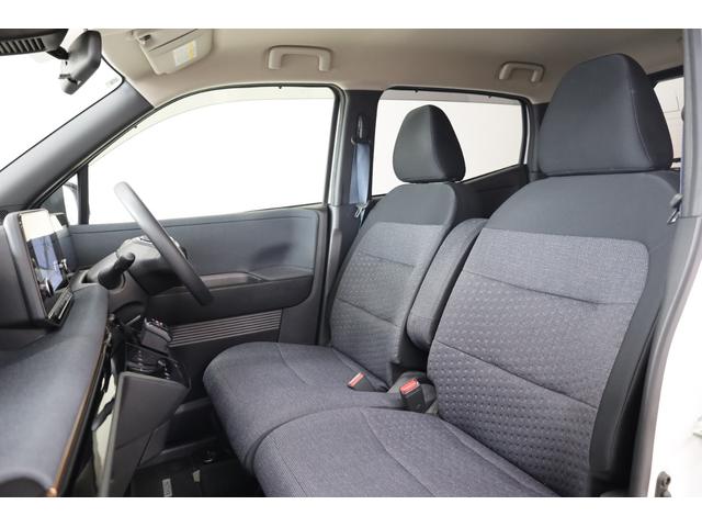 ヘッドレストからシートの肩の部分にかけてのライン、シートデザインなどもとてもカッコいいですね！質感も高いので快適なドライブができますね！スズキ・ダイハツ・ミツビシ・ニッサン・マツダ・スバル・レクサス