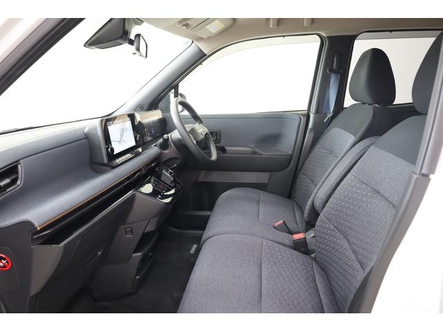 ＰＨＶやＰＨＥＶ車はどちらもガソリンエンジンに加えてモーターとバッテリーを備え、外部から電気を充電できるＨＶ（ハイブリッド）車です。トヨタ・スズキ・ダイハツ・ミツビシ・ニッサン・マツダ・レクサス