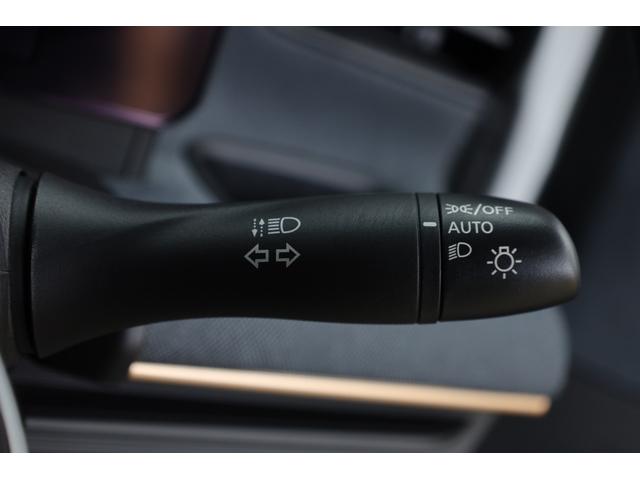 ＰＨＶやＰＨＥＶ車はどちらもガソリンエンジンに加えてモーターとバッテリーを備え、外部から電気を充電できるＨＶ（ハイブリッド）車です。トヨタ・スズキ・ダイハツ・ミツビシ・ニッサン・マツダ・レクサス