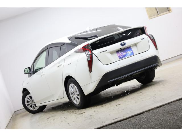 プリウス Ｓセーフティプラス　セーフティセンス　インテリジェントクリアランスソナー　レーダークルーズコントロール　禁煙車　トヨタＳＤナビ　地デジＴＶ　バックカメラ　純正１５インチＡＷ　ＬＥＤヘッドライト　フォグランプ　ＥＴＣ（11枚目）