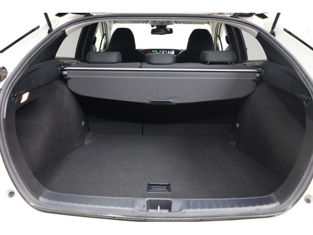 プリウス Ｓセーフティプラス　セーフティセンス　インテリジェントクリアランスソナー　レーダークルーズコントロール　禁煙車　トヨタＳＤナビ　地デジＴＶ　バックカメラ　純正１５インチＡＷ　ＬＥＤヘッドライト　フォグランプ　ＥＴＣ（75枚目）