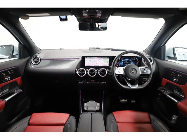 ＧＬＡクラス ＧＬＡ１８０　ＡＭＧラインパッケージ　ユーザー下取車　ワンオーナー　パノラマサンルーフ　レザーパッケージ　純正ディスプレイ　全方位カメラ　インテリジェントドライブ　障害物ソナー　ＢＳＡ　ＨＵＤ　純正１９インチＡＷ　自動開閉テールゲート（4枚目）