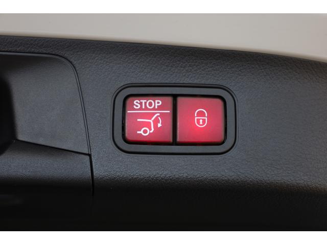 ＧＬＡクラス ＧＬＡ１８０　ＡＭＧラインパッケージ　ユーザー下取車　ワンオーナー　パノラマサンルーフ　レザーパッケージ　純正ディスプレイ　全方位カメラ　インテリジェントドライブ　障害物ソナー　ＢＳＡ　ＨＵＤ　純正１９インチＡＷ　自動開閉テールゲート（16枚目）