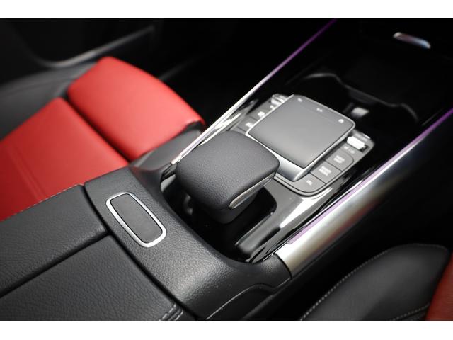 ＧＬＡクラス ＧＬＡ１８０　ＡＭＧラインパッケージ　ユーザー下取車　ワンオーナー　パノラマサンルーフ　レザーパッケージ　純正ディスプレイ　全方位カメラ　インテリジェントドライブ　障害物ソナー　ＢＳＡ　ＨＵＤ　純正１９インチＡＷ　自動開閉テールゲート（53枚目）