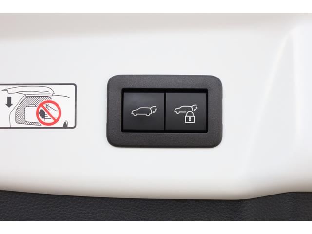 プリウス Ｚ　ＰＨＥＶ　ワンオーナー　純正１２．３インチディスプレイ　ナビ　フルセグＴＶ　全方位カメラ　ＴＳＳ　ＰＫＳＢ　ＢＳＭ　レザーシート　純正１９インチＡＷ　シートエアコン　パワーバックドア　ＥＴＣ２．０（10枚目）