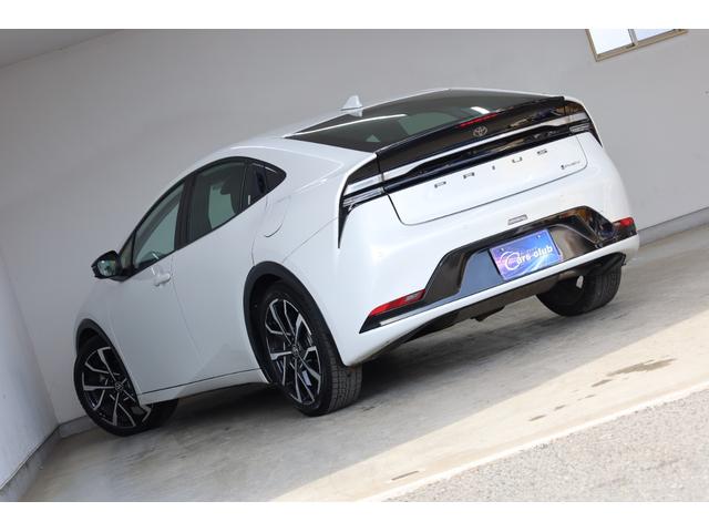 プリウス Ｚ　ＰＨＥＶ　ワンオーナー　純正１２．３インチディスプレイ　ナビ　フルセグＴＶ　全方位カメラ　ＴＳＳ　ＰＫＳＢ　ＢＳＭ　レザーシート　純正１９インチＡＷ　シートエアコン　パワーバックドア　ＥＴＣ２．０（11枚目）