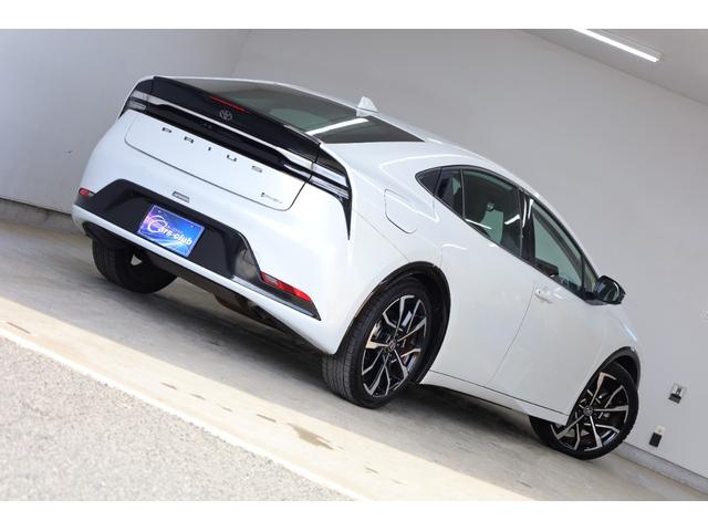 プリウス Ｚ　ＰＨＥＶ　ワンオーナー　純正１２．３インチディスプレイ　ナビ　フルセグＴＶ　全方位カメラ　ＴＳＳ　ＰＫＳＢ　ＢＳＭ　レザーシート　純正１９インチＡＷ　シートエアコン　パワーバックドア　ＥＴＣ２．０（12枚目）