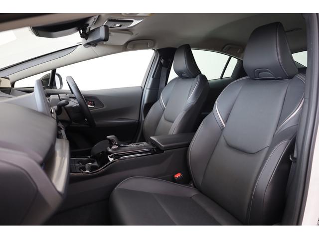 プリウス Ｚ　ＰＨＥＶ　ワンオーナー　純正１２．３インチディスプレイ　ナビ　フルセグＴＶ　全方位カメラ　ＴＳＳ　ＰＫＳＢ　ＢＳＭ　レザーシート　純正１９インチＡＷ　シートエアコン　パワーバックドア　ＥＴＣ２．０（17枚目）
