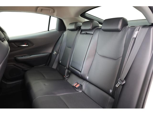 プリウス Ｚ　ＰＨＥＶ　ワンオーナー　純正１２．３インチディスプレイ　ナビ　フルセグＴＶ　全方位カメラ　ＴＳＳ　ＰＫＳＢ　ＢＳＭ　レザーシート　純正１９インチＡＷ　シートエアコン　パワーバックドア　ＥＴＣ２．０（18枚目）