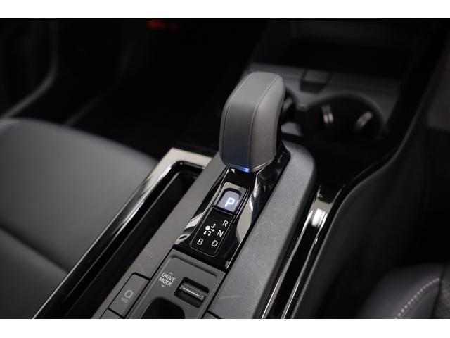 プリウス Ｚ　ＰＨＥＶ　ワンオーナー　純正１２．３インチディスプレイ　ナビ　フルセグＴＶ　全方位カメラ　ＴＳＳ　ＰＫＳＢ　ＢＳＭ　レザーシート　純正１９インチＡＷ　シートエアコン　パワーバックドア　ＥＴＣ２．０（52枚目）