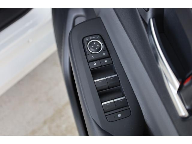 プリウス Ｚ　ＰＨＥＶ　ワンオーナー　純正１２．３インチディスプレイ　ナビ　フルセグＴＶ　全方位カメラ　ＴＳＳ　ＰＫＳＢ　ＢＳＭ　レザーシート　純正１９インチＡＷ　シートエアコン　パワーバックドア　ＥＴＣ２．０（70枚目）