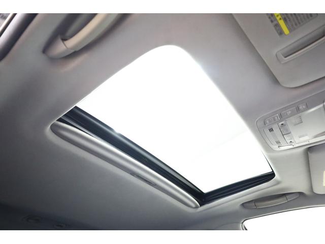 クラウンハイブリッド アスリートＳ　電動ムーンルーフ　本革シート　純正８型ＨＤＤナビ　ＢＴ接続　Ｂカメラ　禁煙車　前席パワーシート　シートヒーター＆クーラー　純正１７インチＡＷ　クルーズコントロール　左右独立ＡＡＣ　ＥＴＣ　純正マット（5枚目）