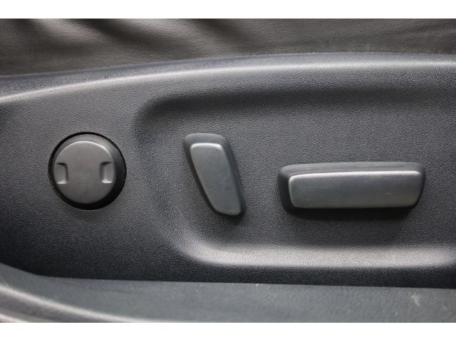 クラウンハイブリッド アスリートＳ　電動ムーンルーフ　本革シート　純正８型ＨＤＤナビ　ＢＴ接続　Ｂカメラ　禁煙車　前席パワーシート　シートヒーター＆クーラー　純正１７インチＡＷ　クルーズコントロール　左右独立ＡＡＣ　ＥＴＣ　純正マット（9枚目）