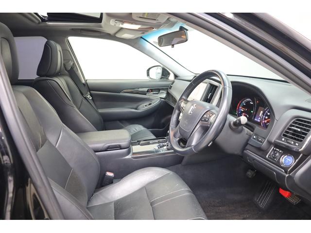 クラウンハイブリッド アスリートＳ　電動ムーンルーフ　本革シート　純正８型ＨＤＤナビ　ＢＴ接続　Ｂカメラ　禁煙車　前席パワーシート　シートヒーター＆クーラー　純正１７インチＡＷ　クルーズコントロール　左右独立ＡＡＣ　ＥＴＣ　純正マット（40枚目）