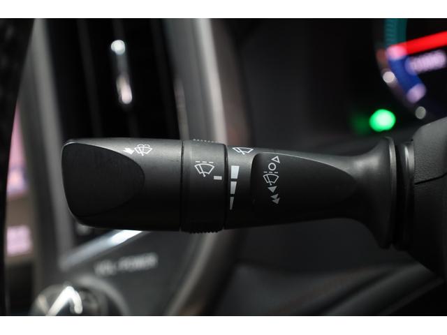 クラウンハイブリッド アスリートＳ　電動ムーンルーフ　本革シート　純正８型ＨＤＤナビ　ＢＴ接続　Ｂカメラ　禁煙車　前席パワーシート　シートヒーター＆クーラー　純正１７インチＡＷ　クルーズコントロール　左右独立ＡＡＣ　ＥＴＣ　純正マット（59枚目）