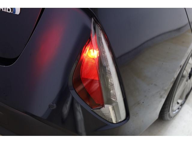 プリウスＰＨＶ Ａ　後期型５人乗り　寒冷地仕様　純正ＳＤナビ　全方位カメラ　純正１７インチＡＷ　セーフティセンス　インテリジェントクリアランスソナー　ＢＳＭ　パワーシート　シートヒーター　レーダークルーズ　ＡＣ１５００Ｗ（5枚目）