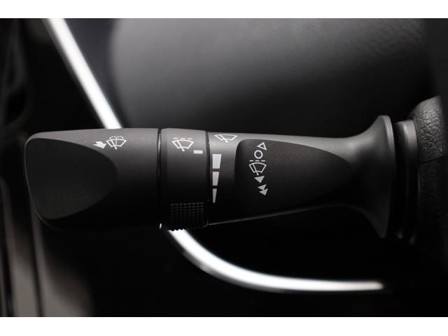 プリウスＰＨＶ Ａ　後期型５人乗り　寒冷地仕様　純正ＳＤナビ　全方位カメラ　純正１７インチＡＷ　セーフティセンス　インテリジェントクリアランスソナー　ＢＳＭ　パワーシート　シートヒーター　レーダークルーズ　ＡＣ１５００Ｗ（60枚目）