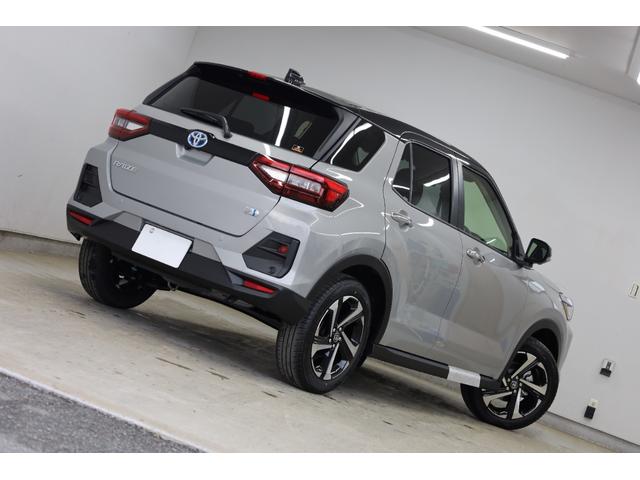 ライズ Ｚ　登録済み未使用車　純正９型ディスプレイ　全方位カメラ　スマートアシスト　コーナーセンサー　ブラインドスポットモニター　レーダークルーズ　純正１７インチＡＷ　電動ＰＫＢ　シートヒーター　オートハイビーム（12枚目）