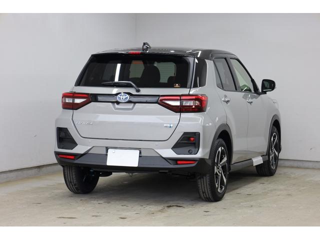 ライズ Ｚ　登録済み未使用車　純正９型ディスプレイ　全方位カメラ　スマートアシスト　コーナーセンサー　ブラインドスポットモニター　レーダークルーズ　純正１７インチＡＷ　電動ＰＫＢ　シートヒーター　オートハイビーム（80枚目）