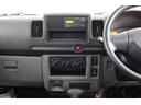 PHVやPHEV車はどちらもガソリンエンジンに加えてモーターとバッテリーを備え、外部から電気を充電できるHV(ハイブリッド)車です。