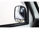 左側のサイドミラーには下部も見れるようにミラーが装備されておりますので駐車時や後退時でも安心ですね！